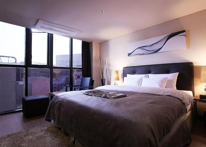Ahava Motel 2*